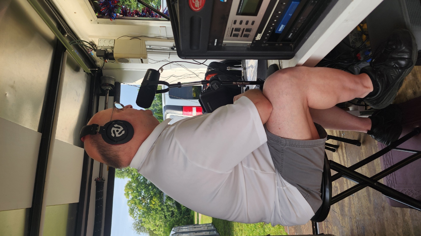 Pete Weldon prepares for Saturday Night 80's Live from the park!